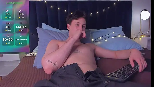 AdrianoAubert online show from 10.12.25