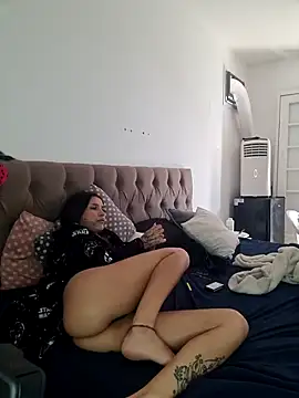 Snapshot of nickelfie chatting on 03.18.25 nickelfie online show from 03.18.25