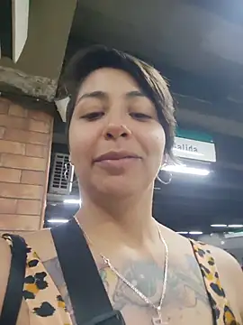 Snapshot of MaiPandora chatting on 11.27.25 MaiPandora online show from 11.27.25