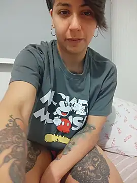 Snapshot of MaiPandora chatting on 12.18.25 MaiPandora online show from 12.18.25