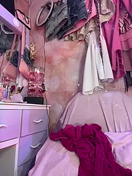Skye Moore online show from 05.12.26