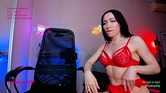 Snapshot of AmyLeeplay chatting on 03.05.25 AmyLeeplay online show from 03.05.25