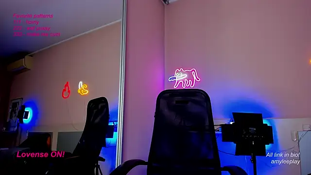 Snapshot of AmyLeeplay chatting on 03.12.25 AmyLeeplay online show from 03.12.25