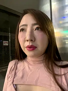 Snapshot of Hannababy_ chatting on 11.21.25 Hannababy online show from 11.21.25