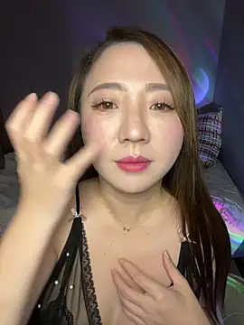 Snapshot of Hannababy_ chatting on 12.21.25 Hannababy online show from 12.21.25