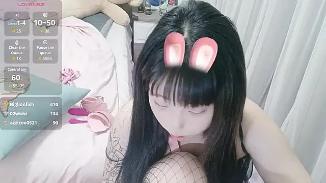 Snapshot of vi-vi-11 chatting on 03.18.25 vi-vi-11 online show from 03.18.25