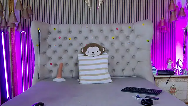 Snapshot of PlayfulShow chatting on 02.19.26 PlayfulShow online show from 02.19.26