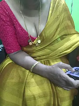 Snapshot of niiveditha chatting on 12.17.25 niiveditha online show from 12.17.25