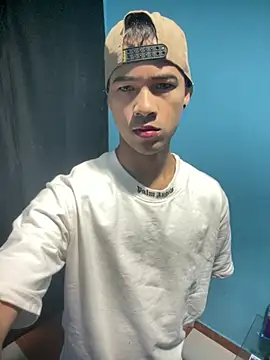 Snapshot of Twink_X chatting on 02.17.25 Twink X online show from 02.17.25