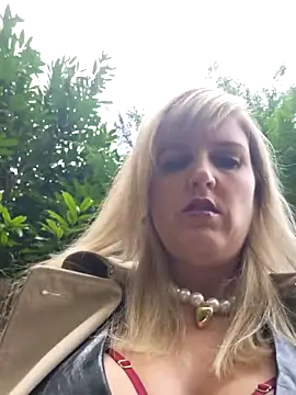 Sexybiene969 online show from 10.22.25