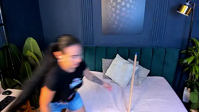 scarlet edwars online show from 02.11.25