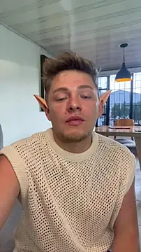 Snapshot of Angel_Montiell chatting on 10.31.25 Angel Montiell online show from 10.31.25