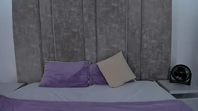 ValerieHyde online show from 02.21.25