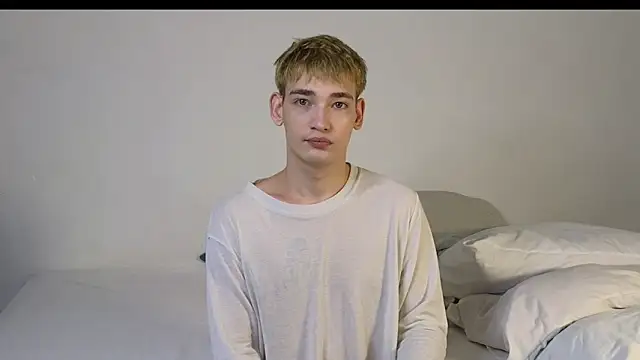 Snapshot of Julian_wins chatting on 02.08.26 Julian wins online show from 02.08.26