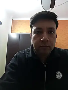 innocentboy1987 online show from 11.17.25