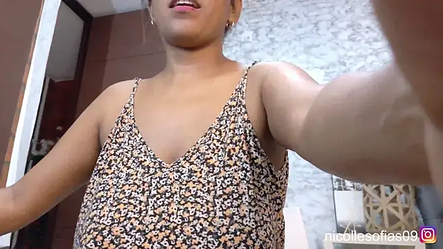 nicollesofia2 online show from 06.18.26