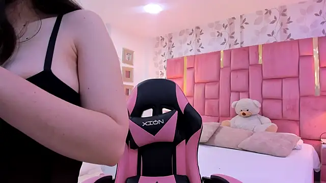 Snapshot of ArianaFranco chatting on 03.13.26 ArianaFranco online show from 03.13.26