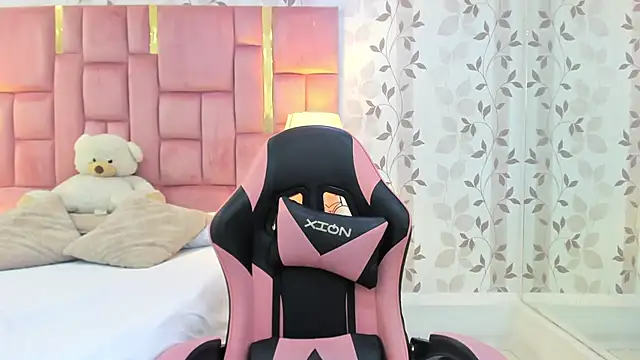 Snapshot of ArianaFranco chatting on 03.15.26 ArianaFranco online show from 03.15.26