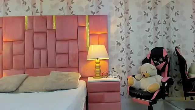 Snapshot of ArianaFranco chatting on 03.19.26 ArianaFranco online show from 03.19.26