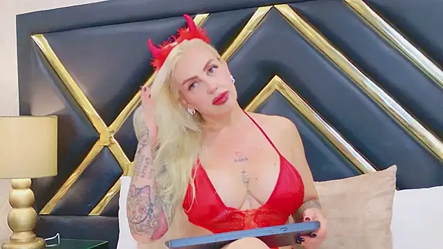 SophieWinsloow online show from 04.29.26