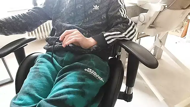 ademandjulia online show from 02.13.26