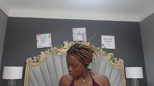 Snapshot of LindaBird chatting on 02.19.25 LindaBird online show from 02.19.25