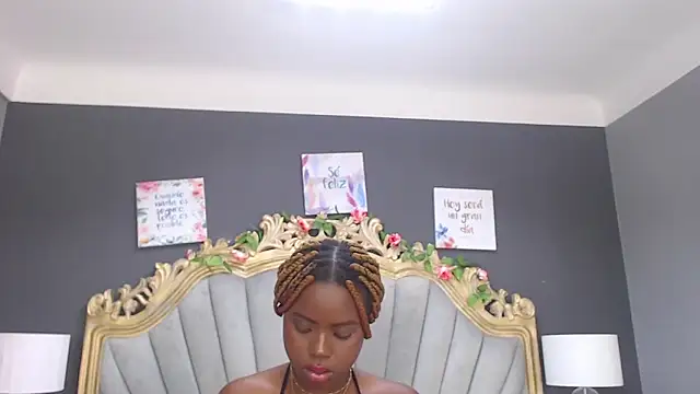 Snapshot of LindaBird chatting on 02.19.25 LindaBird online show from 02.19.25