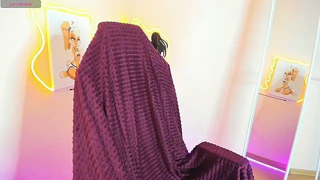 Snapshot of EvelinaLuu chatting on 12.17.25 EvelinaLuu online show from 12.17.25