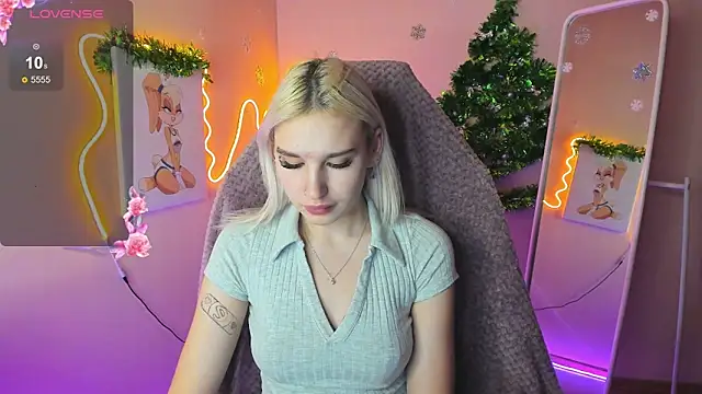 Snapshot of EvelinaLuu chatting on 01.15.26 EvelinaLuu online show from 01.15.26