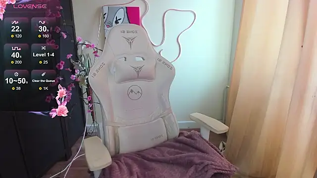 Snapshot of EvelinaLuu chatting on 03.22.26 EvelinaLuu online show from 03.22.26