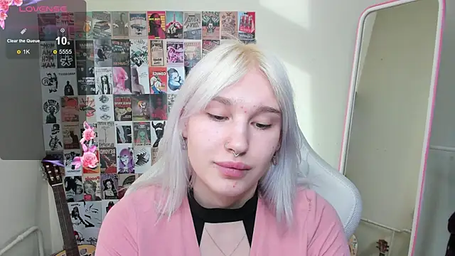 Snapshot of EvelinaLuu chatting on 04.10.26 EvelinaLuu online show from 04.10.26