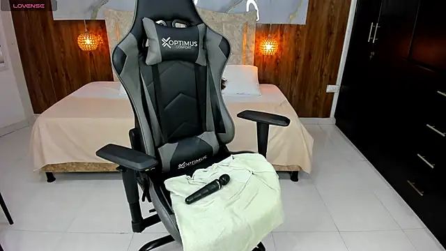 Holly 22 online show from 02.22.25