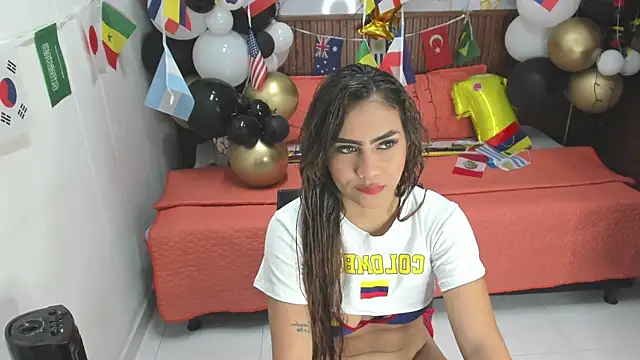 Snapshot of Holly_22 chatting on 06.17.26 Holly 22 online show from 06.17.26