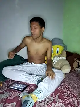 Snapshot of jr121221 chatting on 02.15.25 jr121221 online show from 02.15.25