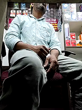 Snapshot of Desi_roytoy chatting on 02.12.26 Desi roytoy online show from 02.12.26