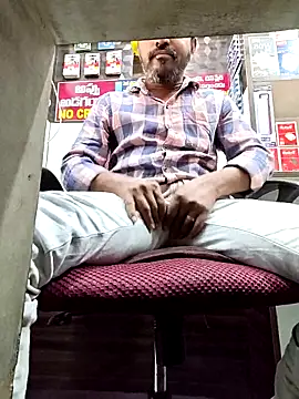 Snapshot of Desi_roytoy chatting on 02.14.26 Desi roytoy online show from 02.14.26