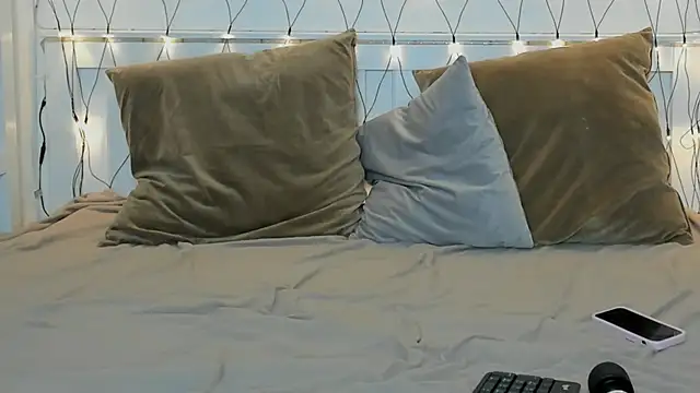 Snapshot of EmilyEclair chatting on 02.24.25 EmilyEclair online show from 02.24.25