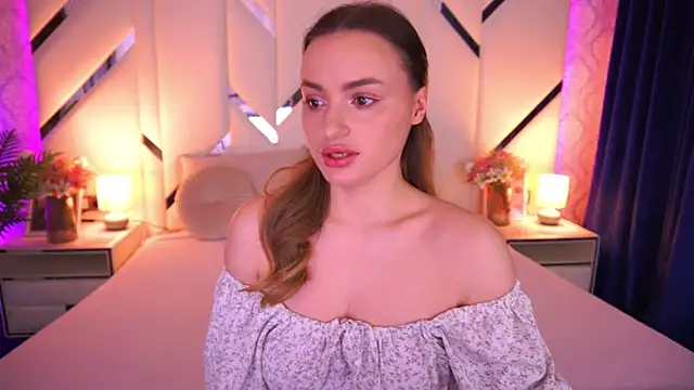 LindsieGreyy online show from 04.20.26