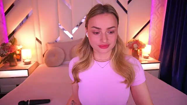 LindsieGreyy online show from 05.03.26