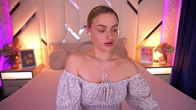 LindsieGreyy online show from 05.13.26