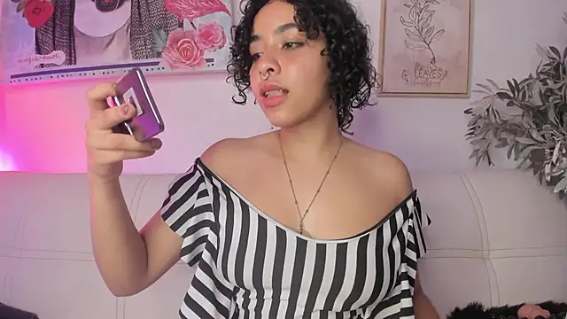 Dhalila  online show from 03.13.25