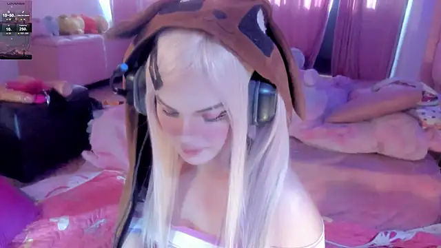 Snapshot of Angelica_Reborn chatting on 10.25.25 Angelica Reborn online show from 10.25.25