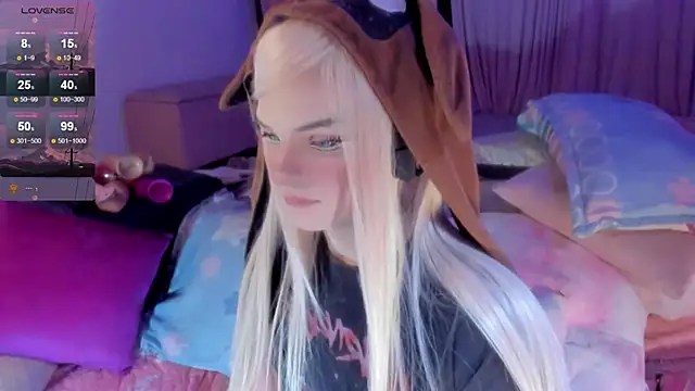 Snapshot of Angelica_Reborn chatting on 11.18.25 Angelica Reborn online show from 11.18.25