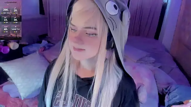 Snapshot of Angelica_Reborn chatting on 11.23.25 Angelica Reborn online show from 11.23.25