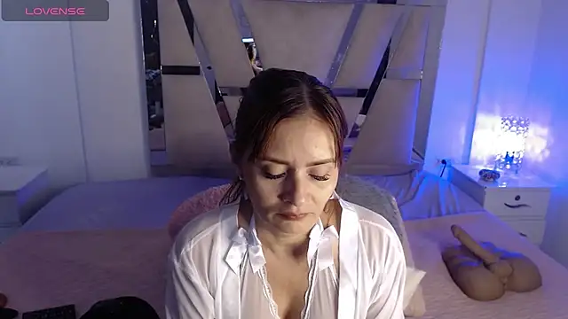 KathyLee69  online show from 10.26.25