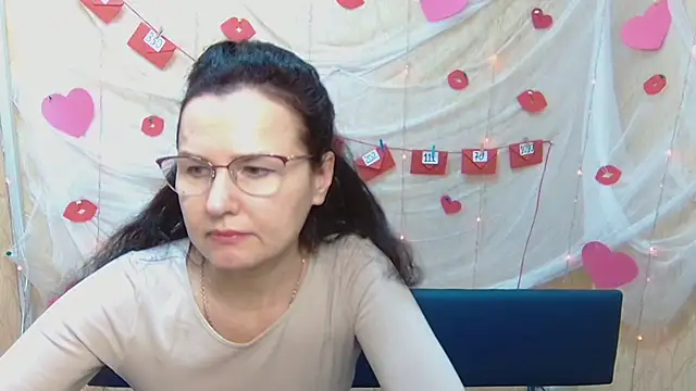 Snapshot of Miroslava_Happi chatting on 02.14.25 Miroslava Happi online show from 02.14.25
