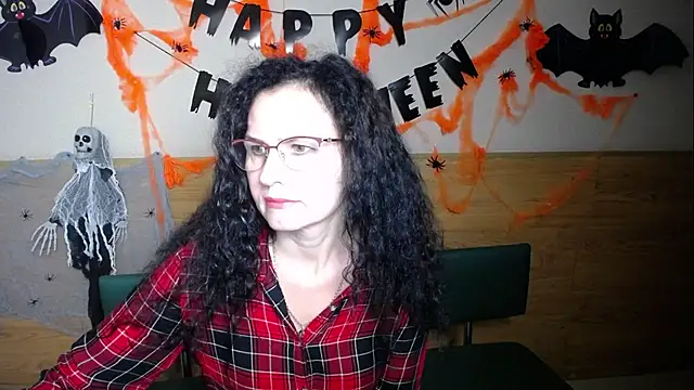 Snapshot of Miroslava_Happi chatting on 10.30.25 Miroslava Happi online show from 10.30.25