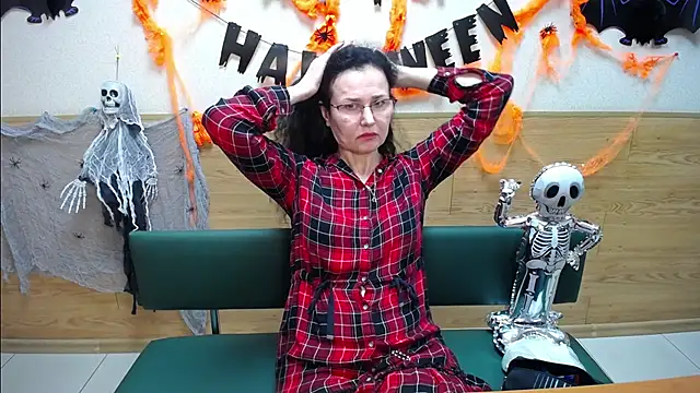 Snapshot of Miroslava_Happi chatting on 10.31.25 Miroslava Happi online show from 10.31.25