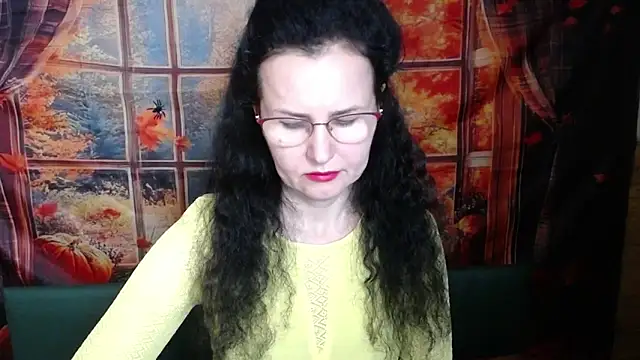 Snapshot of Miroslava_Happi chatting on 11.28.25 Miroslava Happi online show from 11.28.25