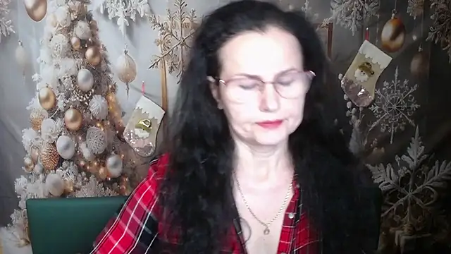 Snapshot of Miroslava_Happi chatting on 12.20.25 Miroslava Happi online show from 12.20.25